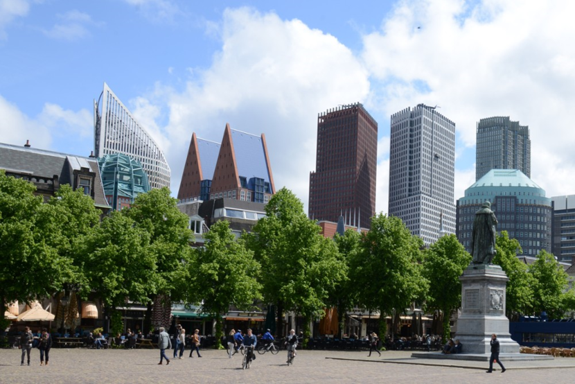 skyline Den Haag, Plein op voorgrond